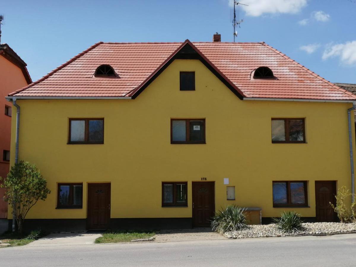Privat Bohemia Hotell Šatov Exteriör bild