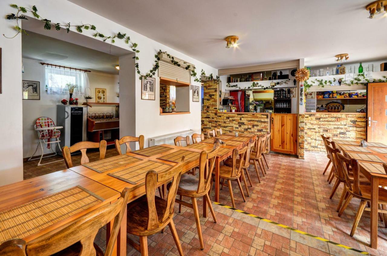 Privat Bohemia Hotell Šatov Exteriör bild