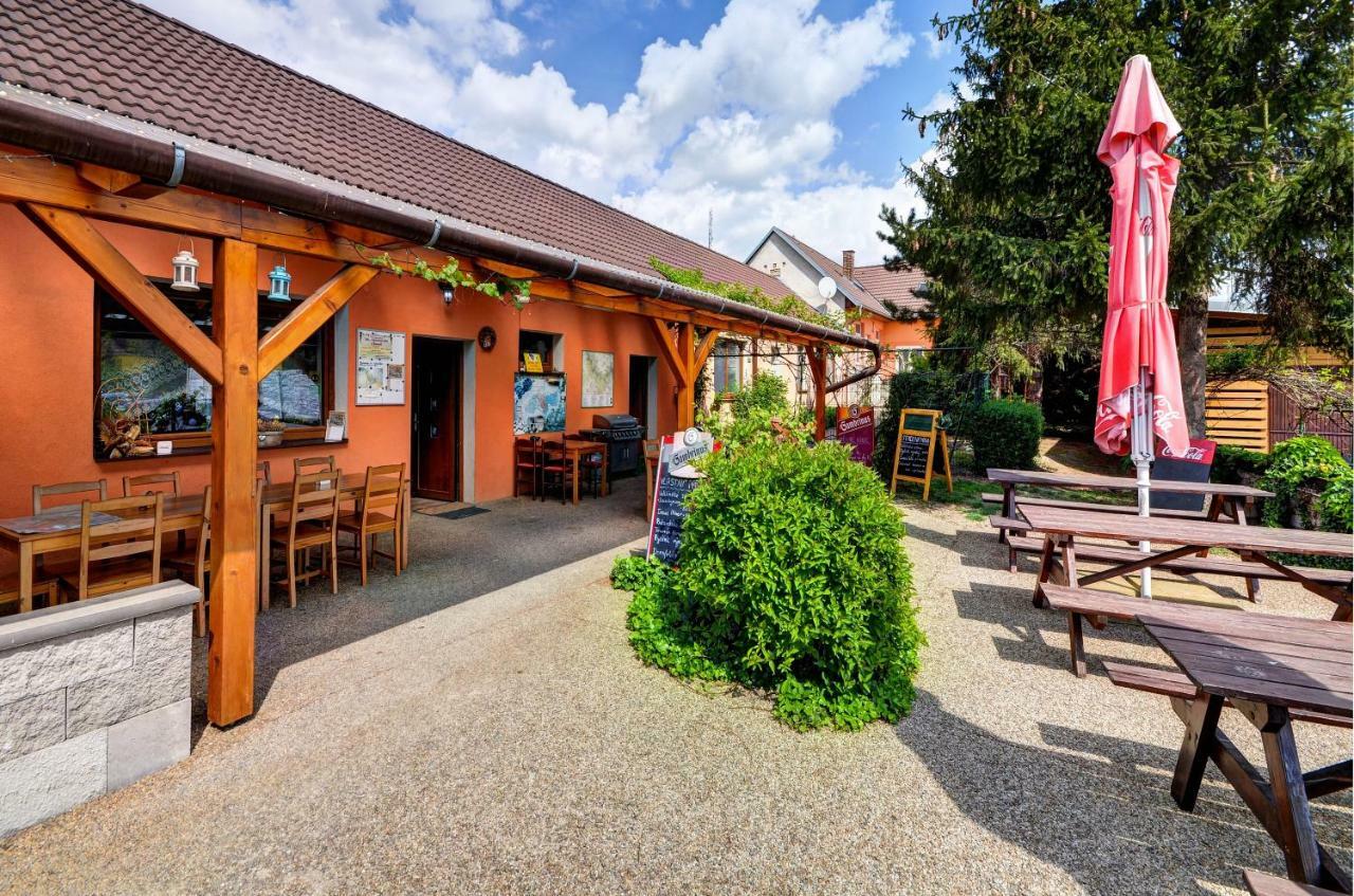 Privat Bohemia Hotell Šatov Exteriör bild